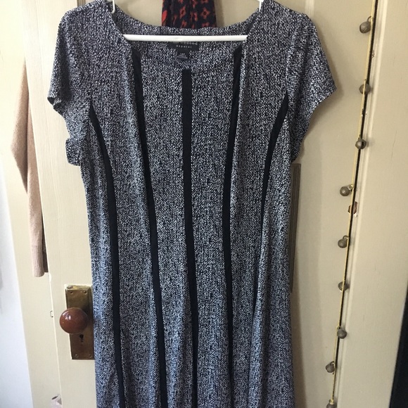Summer work dress! 14P Black and white flare! EUC - Picture 1 of 3